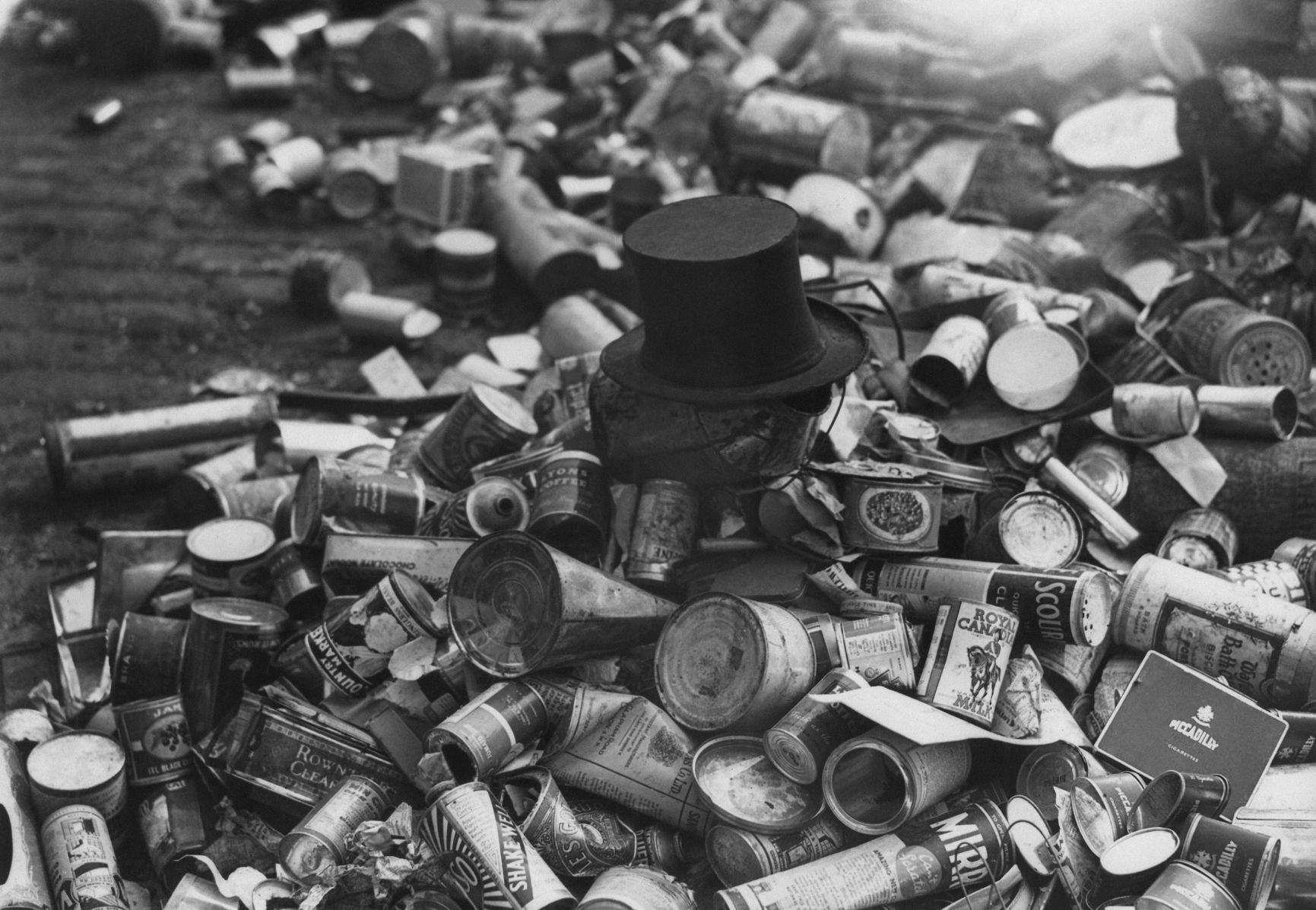 1941: Topper tops a pile of tins